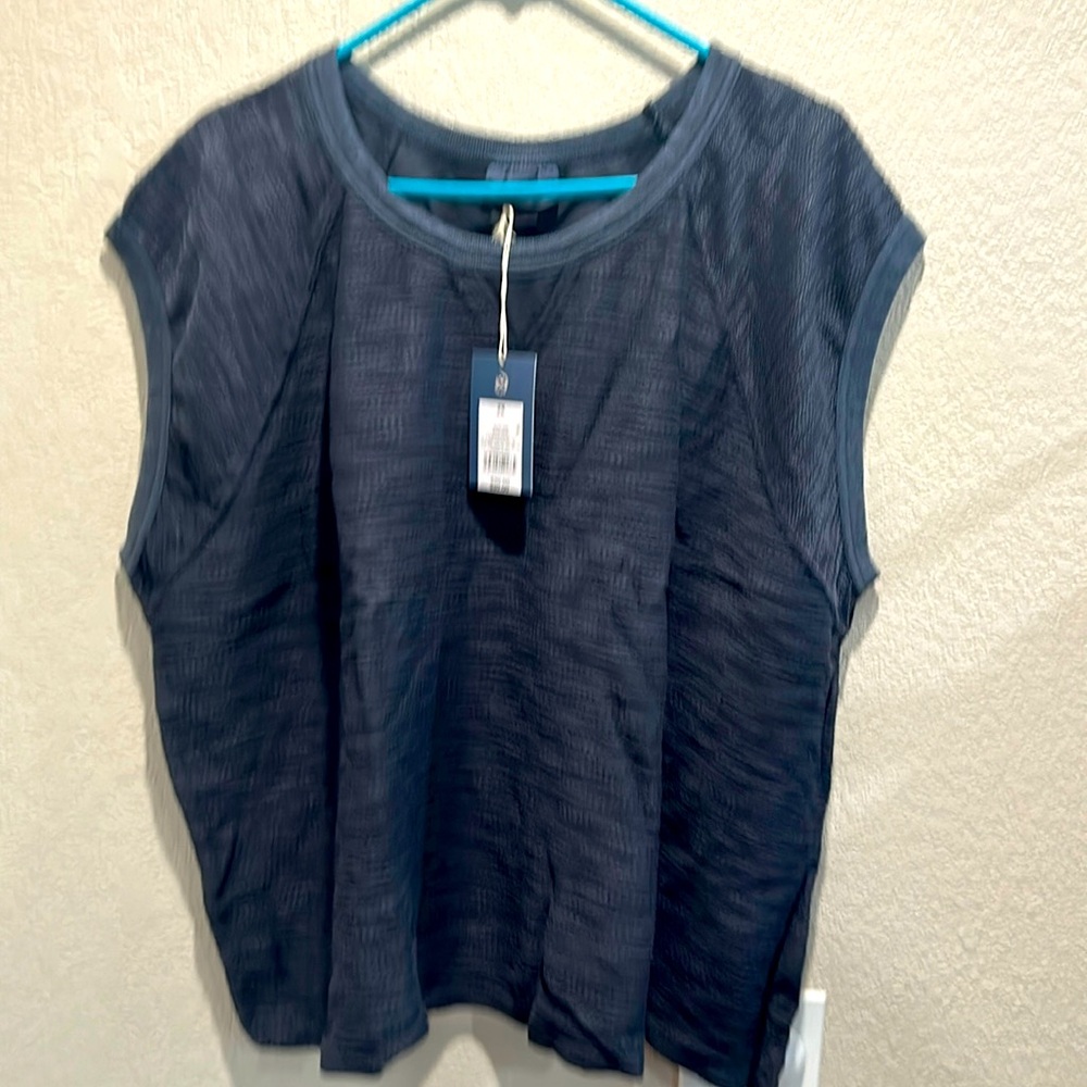 NWT Universal Thread Women’s Top